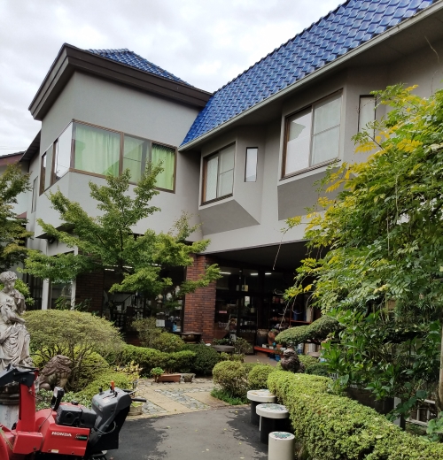 秀和美術本店建物